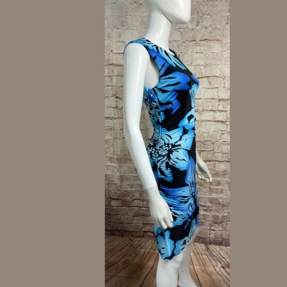 Sexy cache blue floral dress - Picture 4 of 7